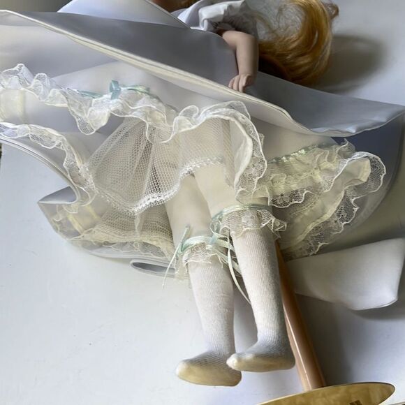 VINTAGE 1988 DISNEY COLLECTION GROLIER ALICE IN WONDERLAND PORCELAIN DOLL Number - Picture 9 of 12